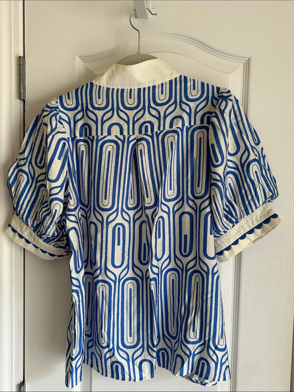 Entro Blue Geometric V-Neck Short Sleeve Top - NWT Small - Picture 6 of 6